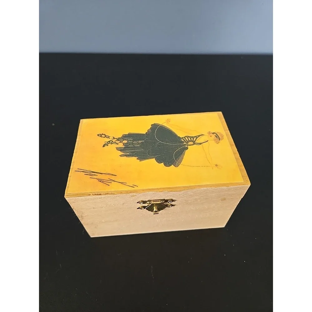 Wood Sooden Trinket Box‎  5